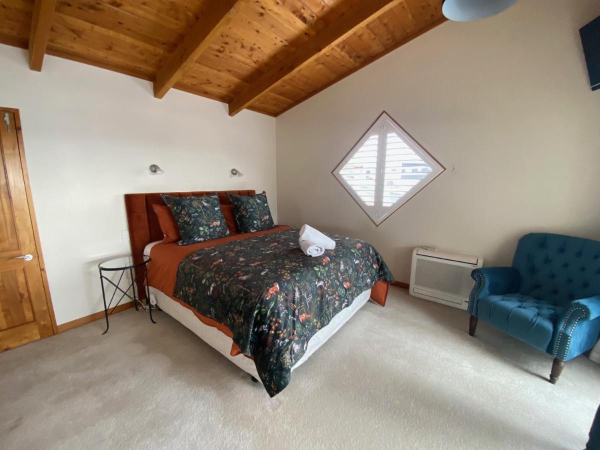 Glacier Rock Lakeview House 레이크 테카포 외부 사진