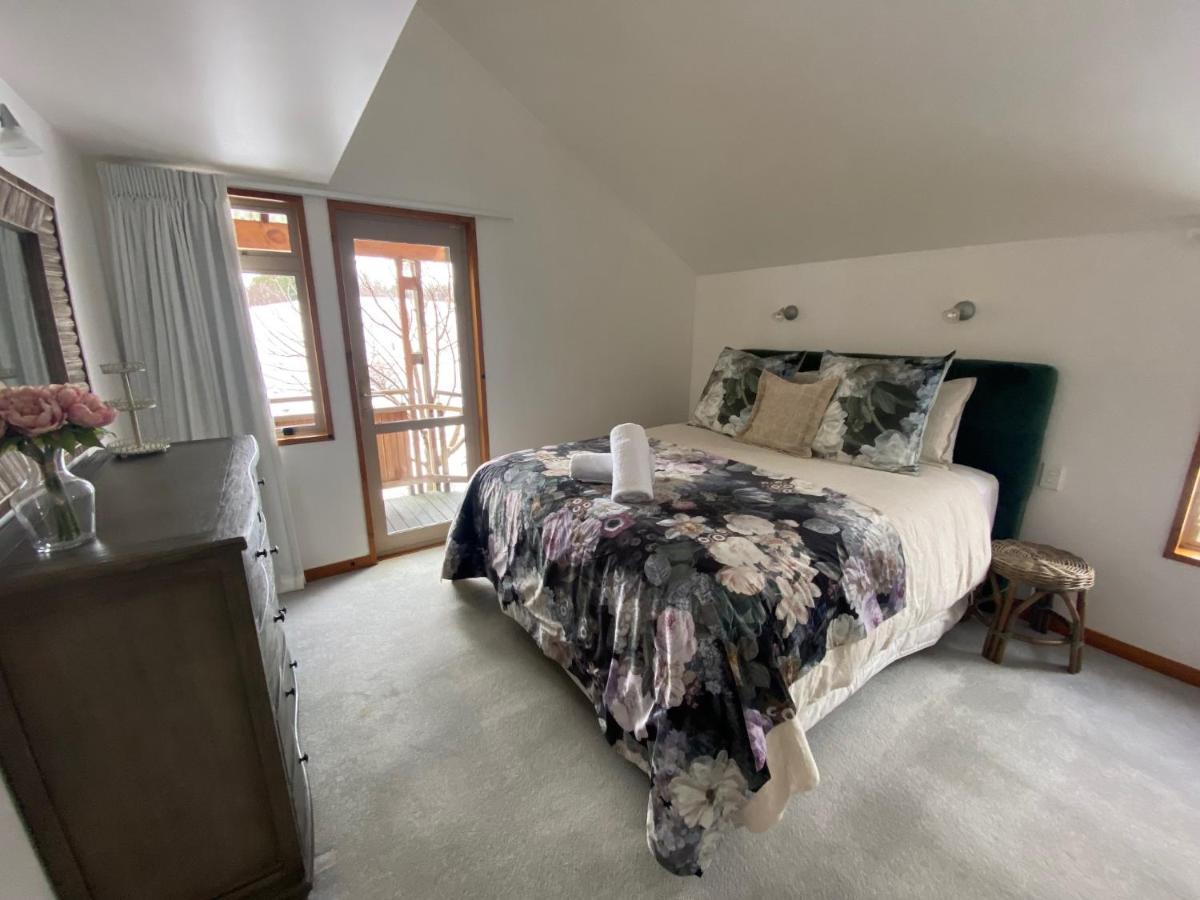 Glacier Rock Lakeview House 레이크 테카포 외부 사진